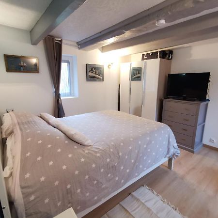 Le Rez De Jardin Apartment Honfleur Exterior photo
